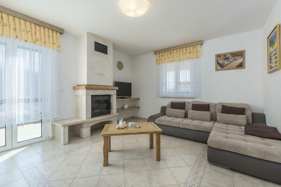 Mateja Villa Karigador